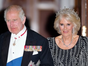 Álomszép Kamilla királyné ebben a tiarában, de nem Károly előtt tiszteleg vele