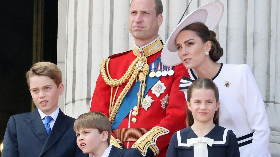 Igen, a brit királyi család tagjainak is van neve, szakértőnk el is árulja, hogyan hívják Katalin hercegnét, Vilmos herceget és a többieket