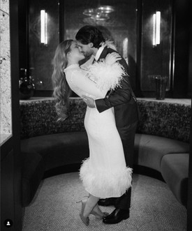 Szoboszlai Dominik és Buzsik Borka esküvőjére tavaly márciusban került sor. A fotók alapján meghitt és elegáns eseményen ünnepeltek szeretteik körében.