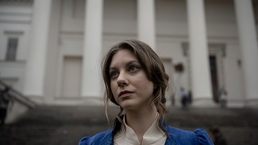 Mosolygó Sára: „Kihívás, hogy egy teljesen ismeretlen szituációban pár perc alatt megértsem és teljesítsem a rendezői szándékot”