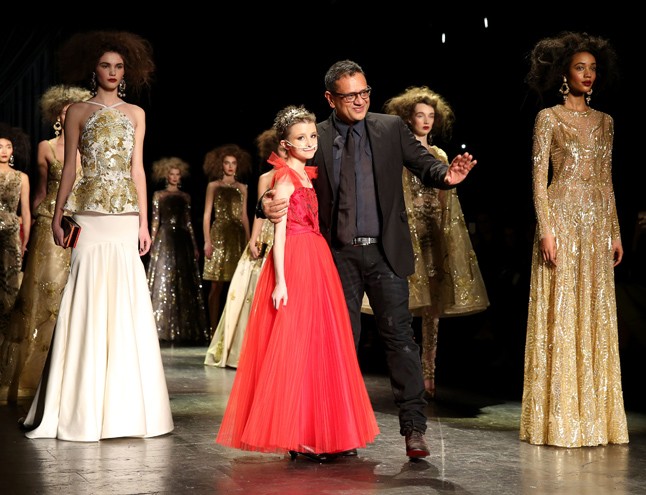 Nagyon megható! 11 éves daganatos kislány kívánságát teljesítette a divattervező