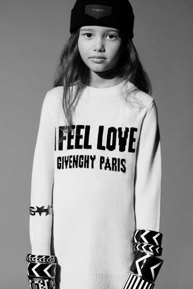 Íme a Givenchy első teljes gyerekruha kollekciója!
