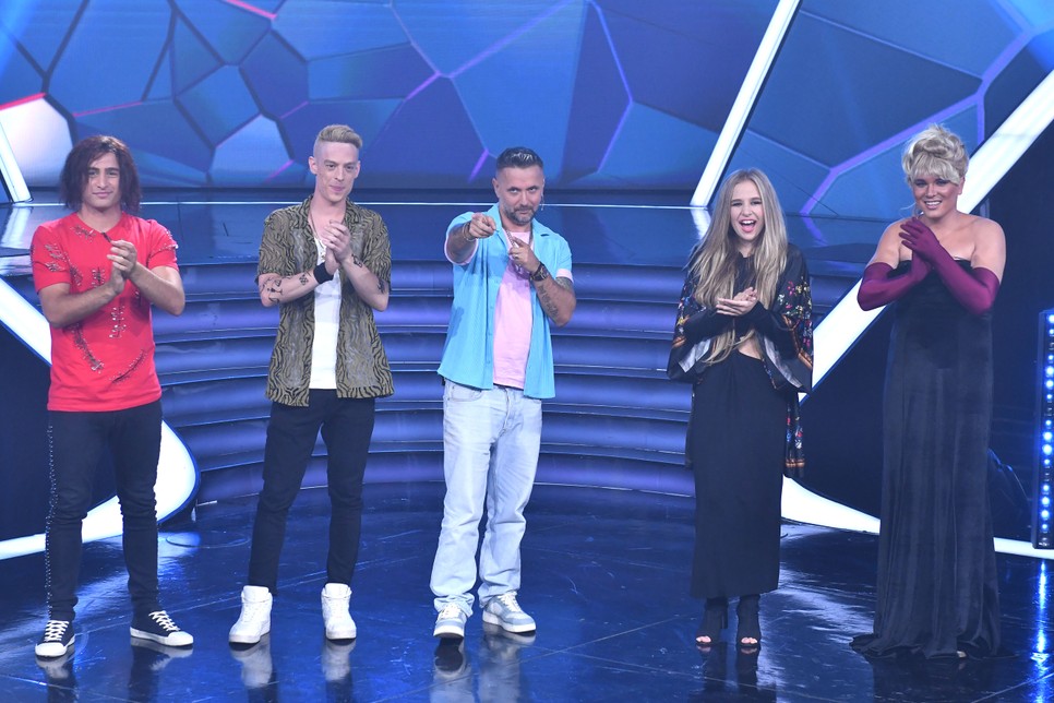 Majka ezzel a csapattal vágott neki az élő műsoroknak