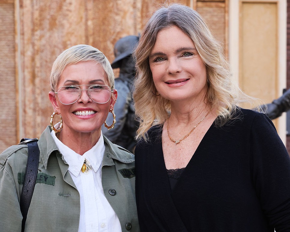 A Baywatch egykori sztárjai, Nicole Eggert és Erika Eleniak ma is épp olyan gyönyörűek, mint egykoron