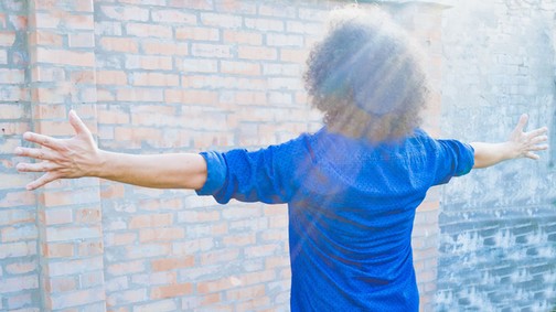 Klippremier: Ismerd meg az FVJ zenekar, akik a könnyed nyári szerelmet elevenítik meg