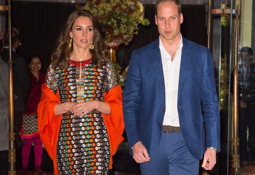 Igen, az ott tényleg koponya Katalin hercegné ruháján, és nem ez volt az egyetlen merész választása