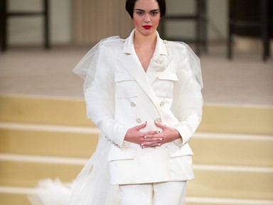 Viselnéd Kendall Jenner Chanel menyasszonyi ruháját?