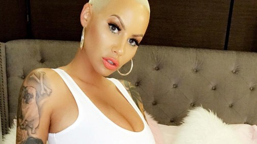 Amber Rose platinaszőkére festette 4 éves fia haját! Durván beszóltak neki!