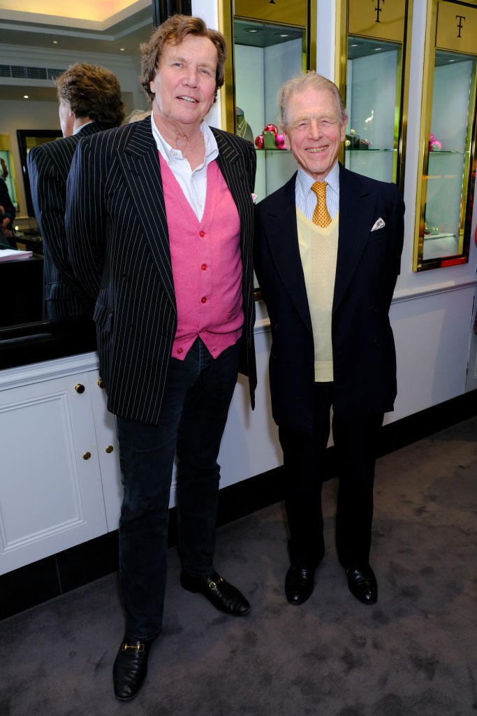 Edward Fox a Royal Shakespeare Company londoni partiján, 2019-ben. Az eseményt az ékszertervező Theo Fennell rendezte, aki a társulat támogatására hívta össze a brit színházi élet ismert alakjait. Fox életében különösen fontos szerepet tölt be a kultúra és a jótékonykodás.