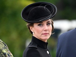 Katalin hercegné ismét nagyon elegánsan tisztelgett Erzsébet királynő emléke előtt