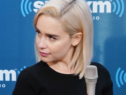 Emilia Clarke megmutatja, melyik a nyár legmenőbb rúzsa! 