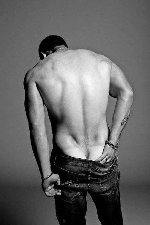 Nick Jonas magához nyúl a Flaunt magazinban