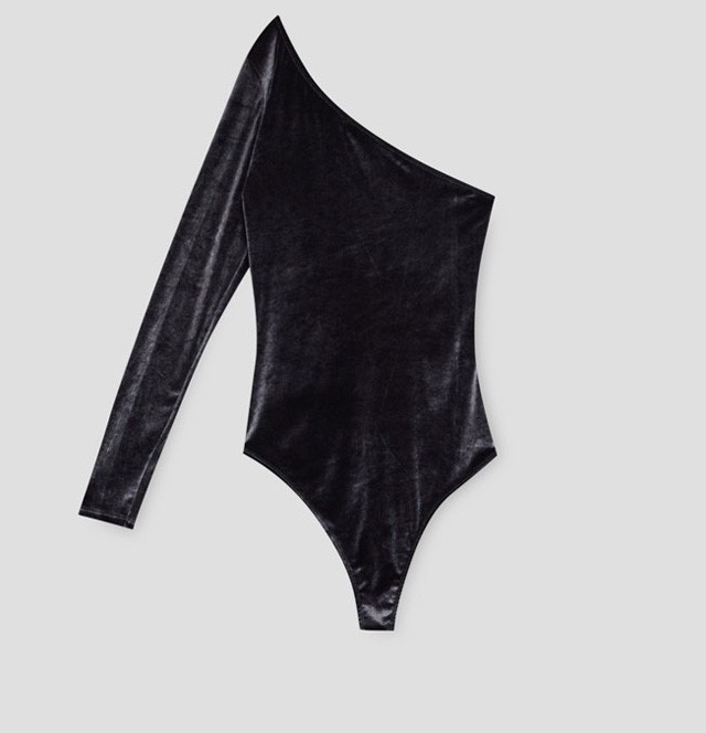 Bársonyhatású, félvállas PULL & BEAR 4995 Ft - pullandbear.com