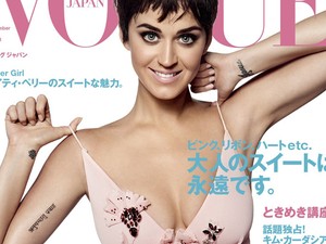 Nyaktól felfelé egy pajkos kisfiú Katy Perry