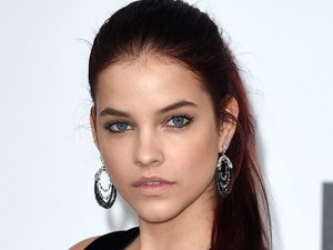 Palvin Barbi drámai sminkkel köszönt be Cannes-ban