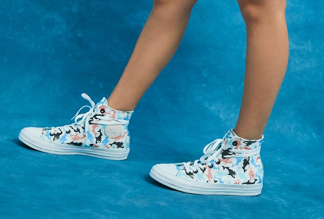 Millie Bobby Brown bálnás tornacipője