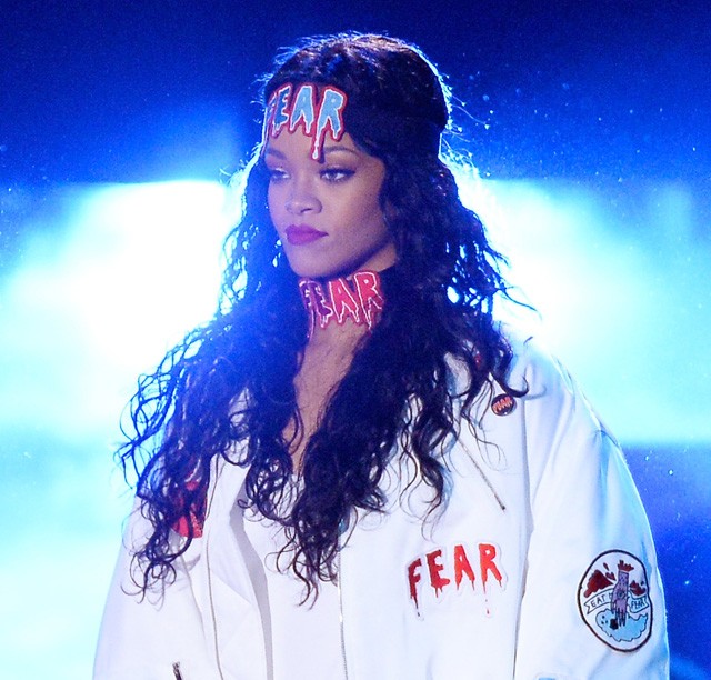 30 év: 30 eszméletlen frizura Rihannától!