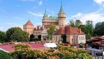Mintha egy Disney-mesébe csöppennél: ez a lenyűgöző várkastély csak pár óra autóval Magyarországról