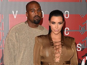 Kanye West kikelt magából: rájött, hogy feleségét követi Drake Instagramon