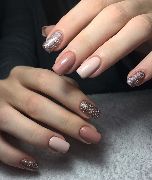 Ezek most a legtrendibb szilveszteri körmök: imádni fogod őket!