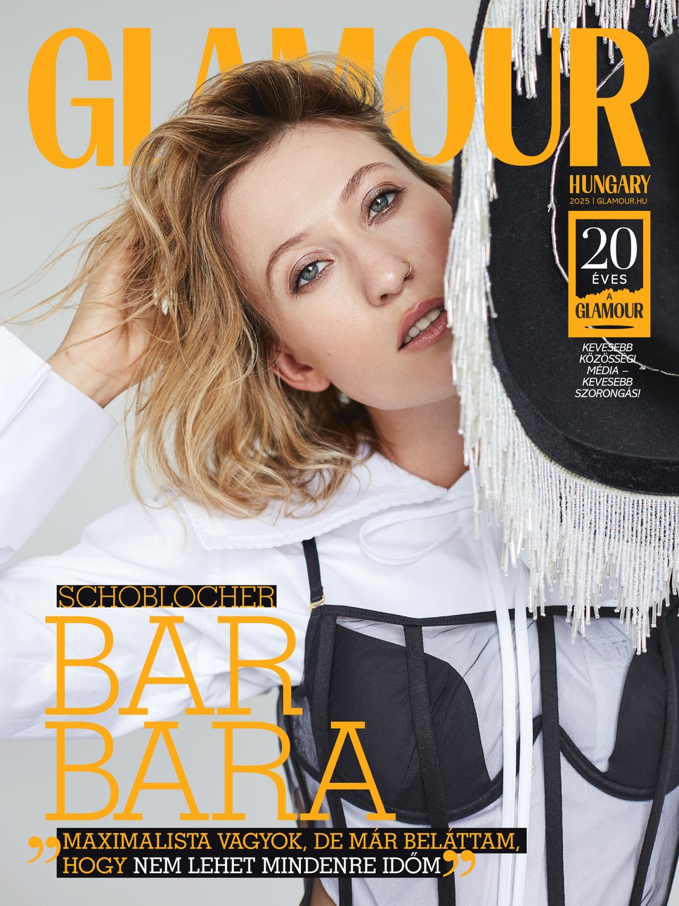 Schoblocher Barbara számára fontos a mentális egészség, ezért évek óta terápiára jár – Ing F&F, Ruha GOD SAVE THE QUEEN – answear.hu, Kalap TAU BUDAPEST