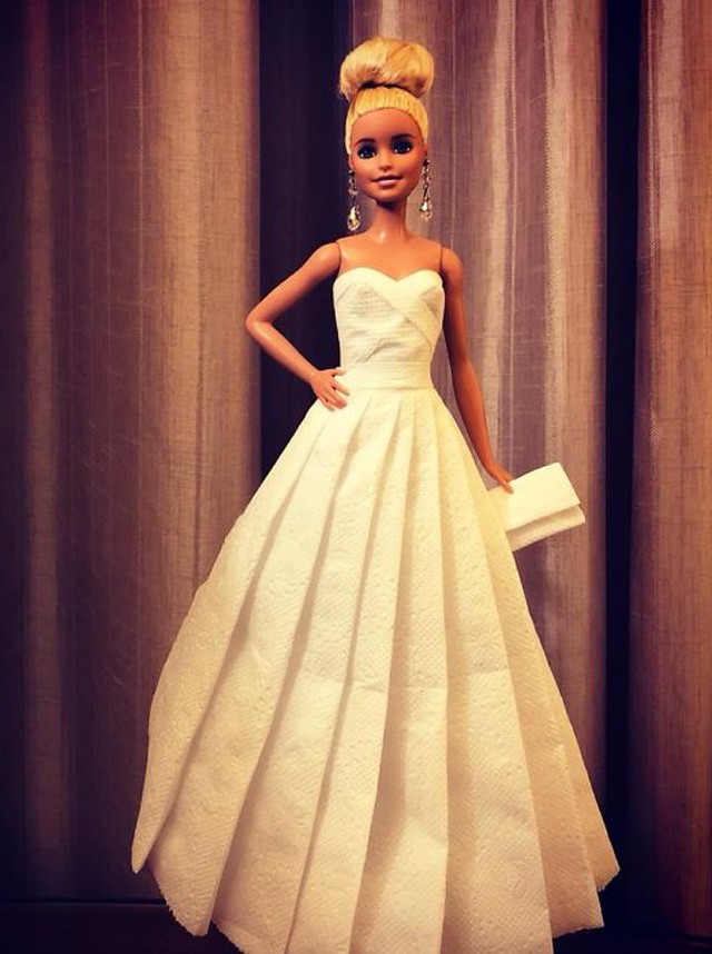 Ezek a Barbie-ruhák vécépapírból készülnek, de olyan gyönyörűek, hogy el sem hiszed!