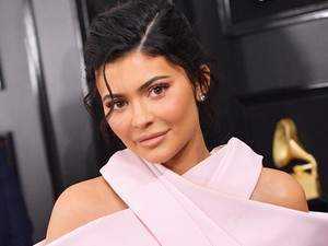 Tessék? Kylie Jenner falán óvszerek lógnak