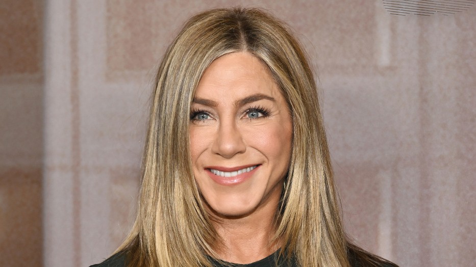 Jennifer Aniston nagyon boldognak tűnik kedvesével 