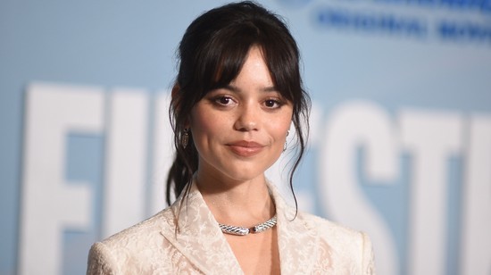 Mint egy tündér! Jenna Ortega Wednesday ellentétének öltözött az Emmy-gálán