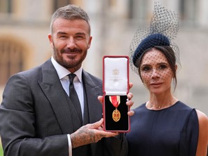 Victoria Beckham arckifejezéséből azonnal mém lett, zseniális, ahogyan férje, David Beckham reagált rá