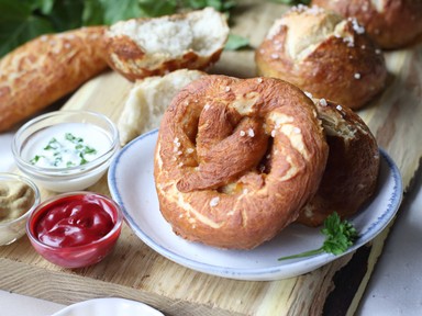 Süsd meg a szerelmednek a legfinomabb zsemlét és bajor perecet