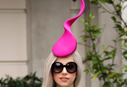 14 lélegzetelállító kalap a sztárok kedvenc kalapkészítőjétől, amitől leesik majd az állad: Philip Treacy igazi nagyágyú a szakmában