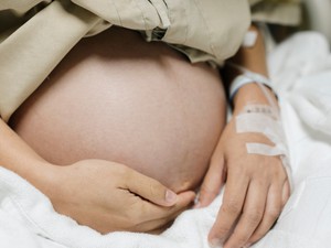 Nemcsak a szülésélményt keseríti meg, a kismamákra és a babákra nézve is életveszélyes a HELLP-szindróma