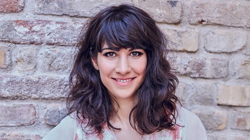 A nők láthatatlan munkája – Pátkai Rozina performansza az anyaságról