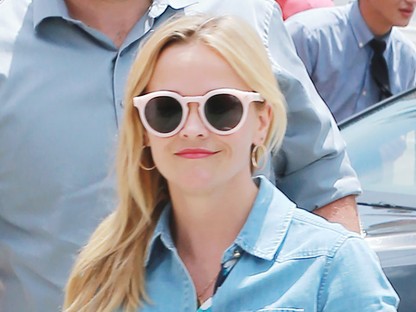 Reese Witherspoon újra divatba hozza a farmerruhát, és neked is be kell szerezned egyet