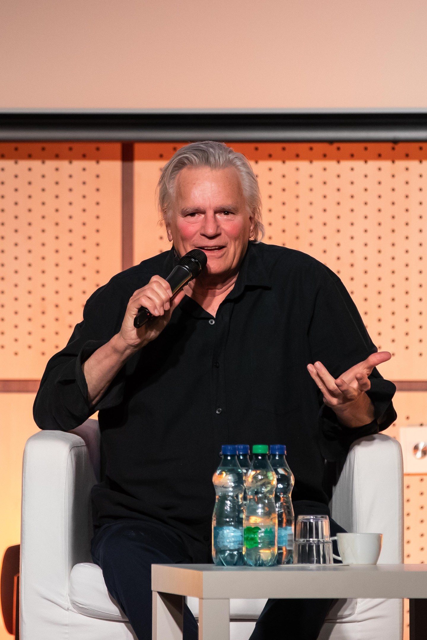 2023-ban a prágai Comic Conon jelent meg a McGyver című ikonikus sorozata kapcsán. 