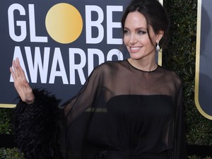 Angelina Jolie ismét végzet asszonyaként söpört végig a vörös szőnyegen!