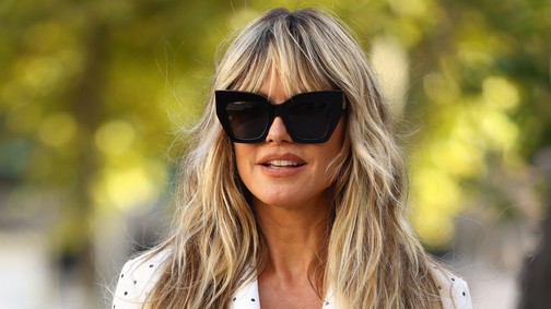 Heidi Klum ötvözte a világ legzavarbaejtőbb dekoltázsát és a kis feketét, a végeredmény káprázatos