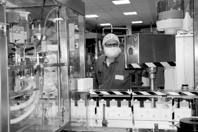 Újabb kozmetikai luxusmárka fogott kézfertőtlenítők gyártásába