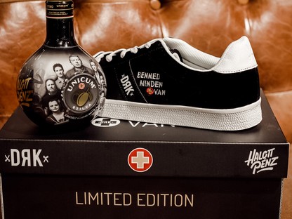 A Halott Pénz tagjait az Unicum Szilva limitált kiadásán is láthatod! 