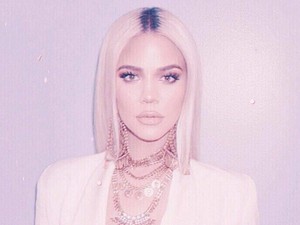 Khloé Kardashian kísérte a szalagavatójára a legnagyobb rajongóját