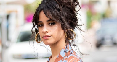 Camila Cabello totál felismerhetetlen új szőke hajával