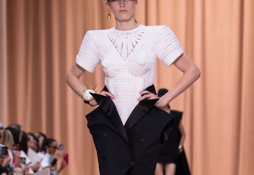 Örökbefogadott gyerekként nőtt fel, most a Jean Paul Gaultier divatháznak tervezett haute couture kollekciót - Olivier Rousteing szárnyal