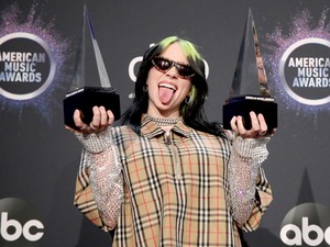 Billie Eilish élete egyik legvadabb szettjében őrült meg a vörös szőnyegen