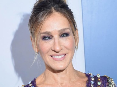 Sarah Jessica Parker BÁ-MU-LA-TOS ruhában új HBO-sorozata premierjén