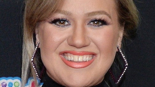 Kelly Clarkson rengeteget fogyott, de ezt a ruhát bárcsak ne vette volna fel!