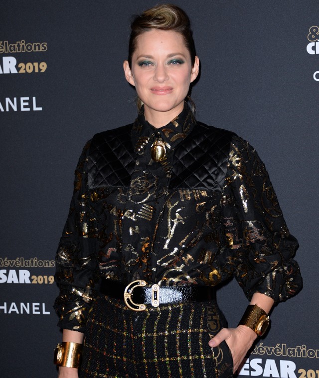 Marion Cotillard a César díjátadón valóságos vadnyugati hősnőként ragyogott