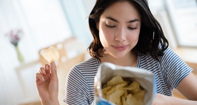 Magas a vérnyomásod? Ezeket az ételeket messziről kerüld!