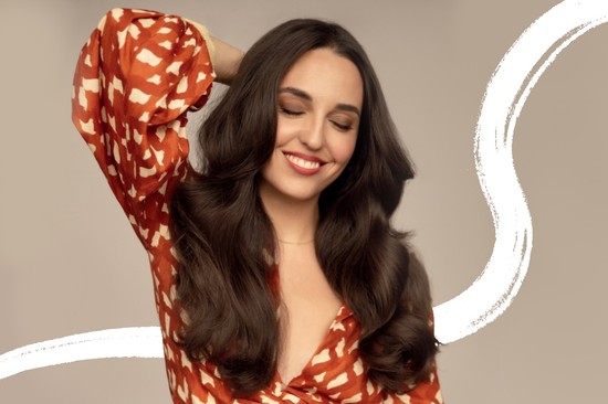 Hódít a 70-es évek dús frizurája: Radván Simon fodrásszal és a Dyson mérnökével beszélgettünk