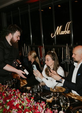 A Marble- Finest Angus romániai cég a legfinomabb, prémius marhahúsokat kínálja, eúttal Jean-Pierre Vigato sztárséf főzött belőle egy lélegzetelállító menüsort